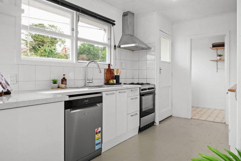 Photo of property in 16 Manapouri Place, Glenview, Hamilton, 3206