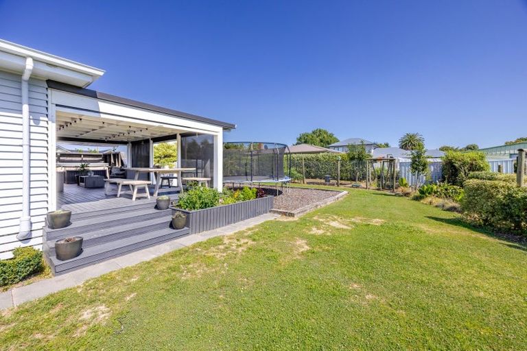 Photo of property in 21 Pitt Street, Clive, 4102