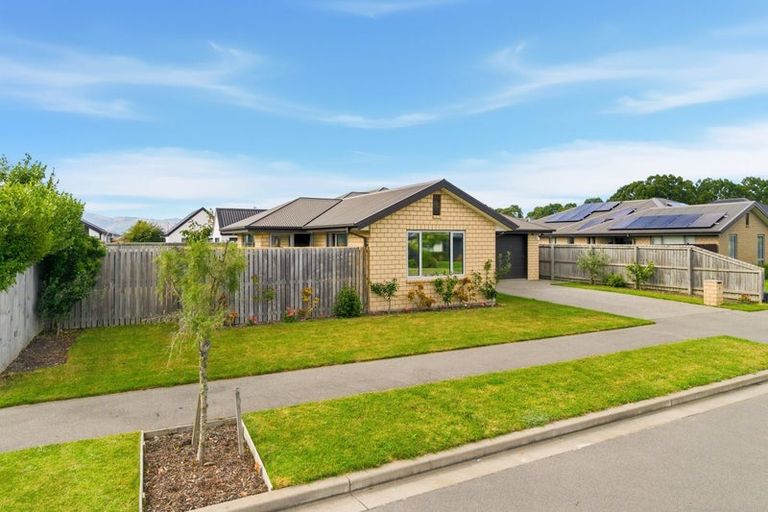 Photo of property in 23 Luxembourg Crescent, Halswell, Christchurch, 8025