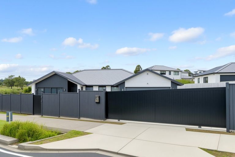 Photo of property in 7 Kiokio Place, Swanson, Auckland, 0614