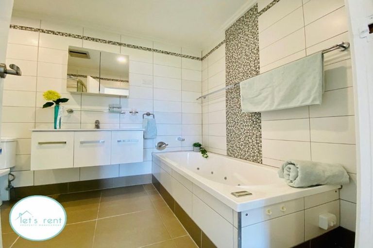 Photo of property in 12 Fourth View Avenue, Beachlands, Auckland, 2018