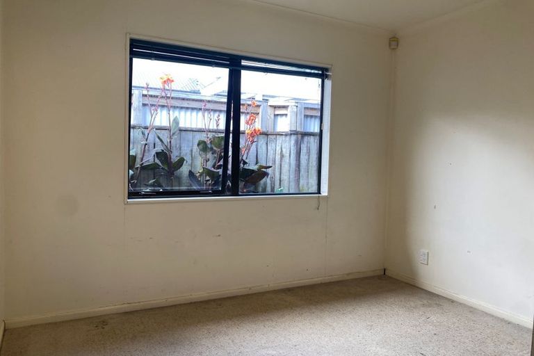 Photo of property in 146a Whites Line East, Waiwhetu, Lower Hutt, 5010