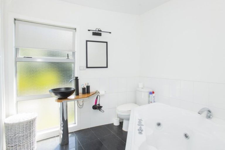 Photo of property in 33 Sirrah Street, Okitu, Gisborne, 4010