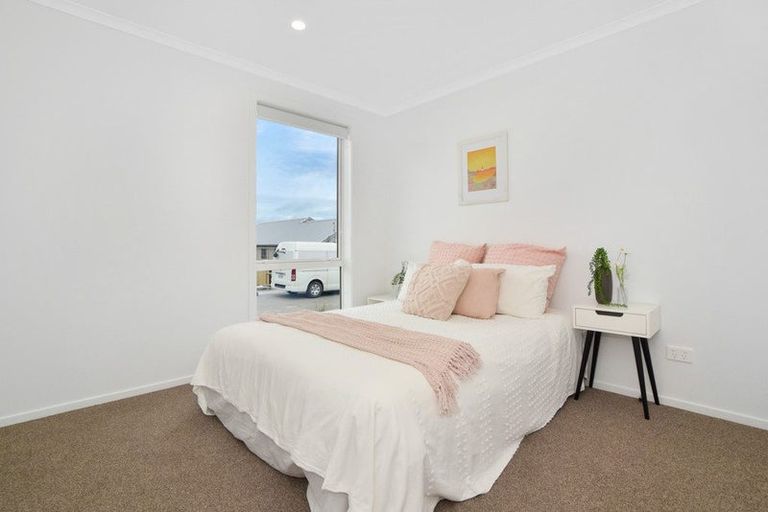 Photo of property in 1 Hauhake Lane, Omokoroa, 3114