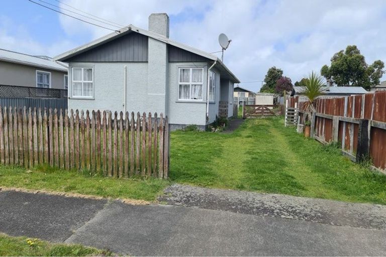 Photo of property in 28 Titoki Street, Castlecliff, Whanganui, 4501