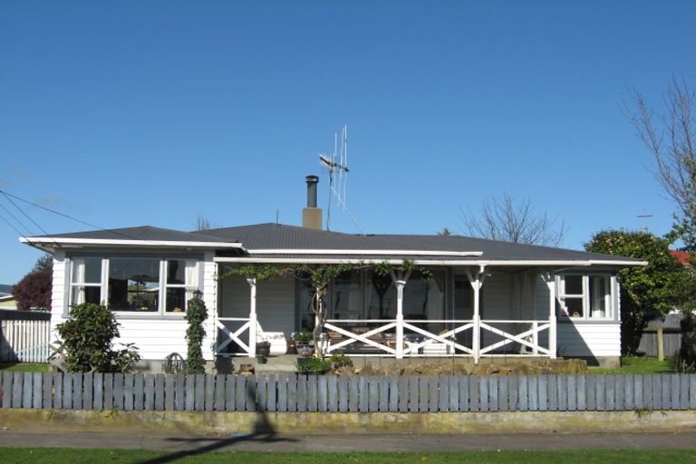 Photo of property in 24 Bledisloe Street, Levin, 5510