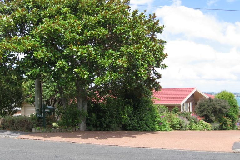 Photo of property in 2/24 Tizard Road, Birkenhead, Auckland, 0626