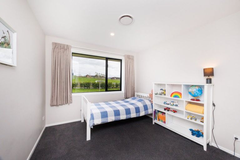 Photo of property in 180 Kingsdale Park Drive, Aokautere, Palmerston North, 4471