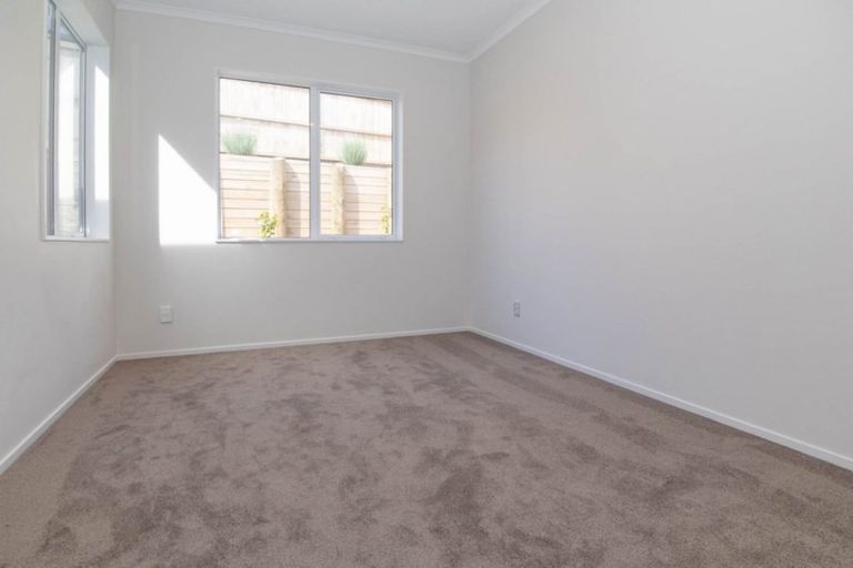 Photo of property in 8 Franheim Crescent, Orewa, 0931