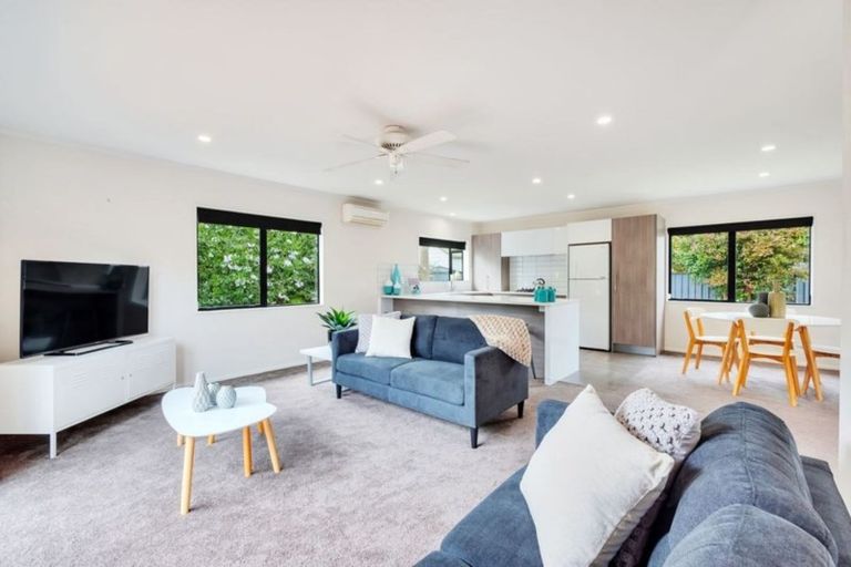 Photo of property in 2/54 Youngs Road, Papakura, 2110