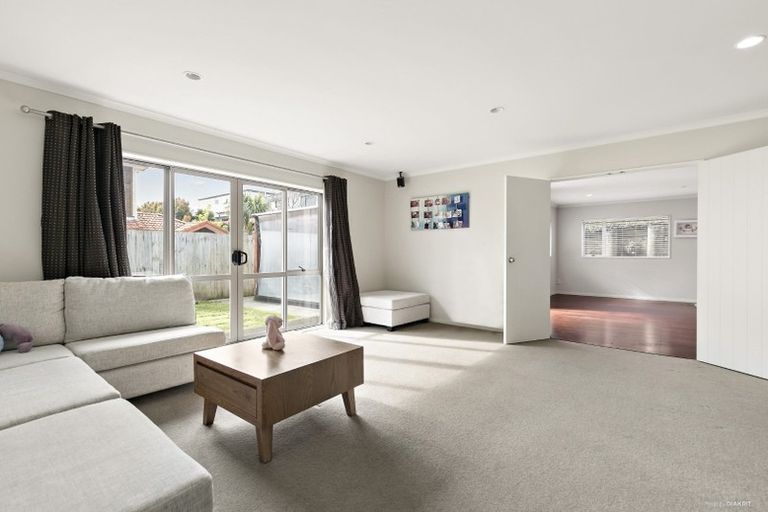 Photo of property in 12 Mulu Place, Fairview Heights, Auckland, 0632