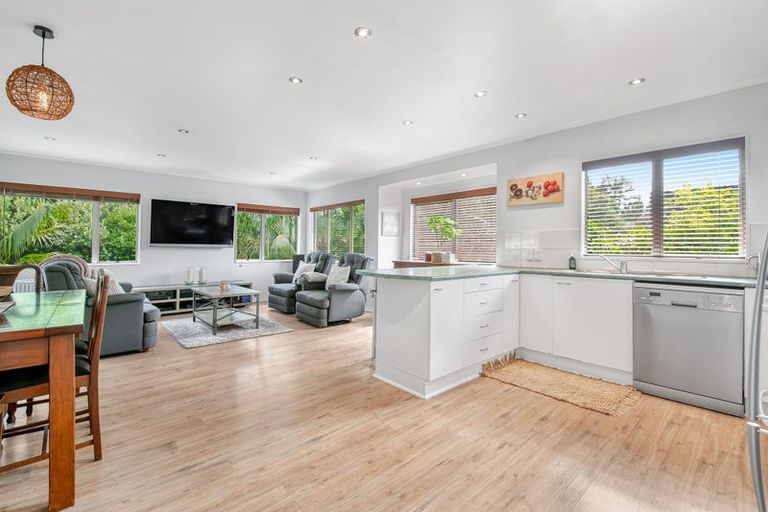 Photo of property in 19a Parakai Avenue, Parakai, 0830