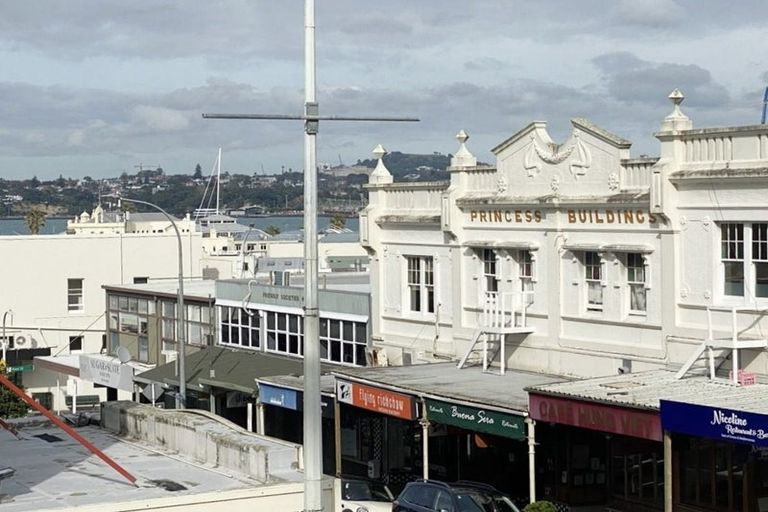 Photo of property in 4/64 Victoria Road, Devonport, Auckland, 0624