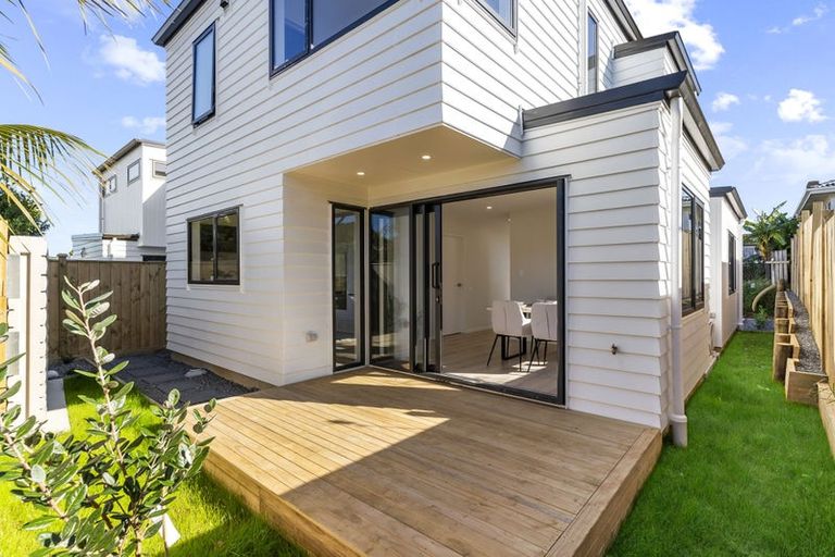 Photo of property in 16b Meadway, Sunnyhills, Auckland, 2010