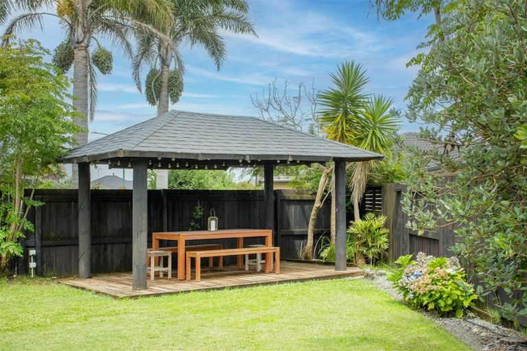 Photo of property in 18 Sarah Place, Papamoa Beach, Papamoa, 3118