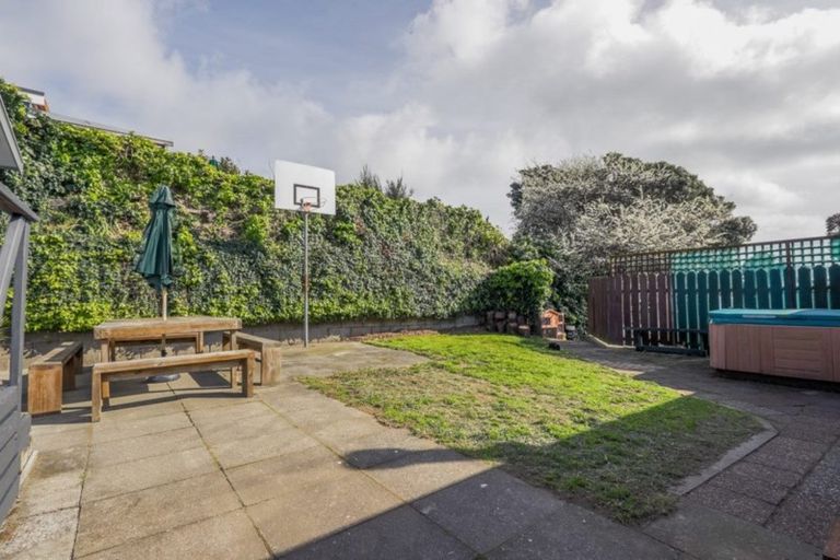 Photo of property in 5 Walton Road, Paraparaumu Beach, Paraparaumu, 5032