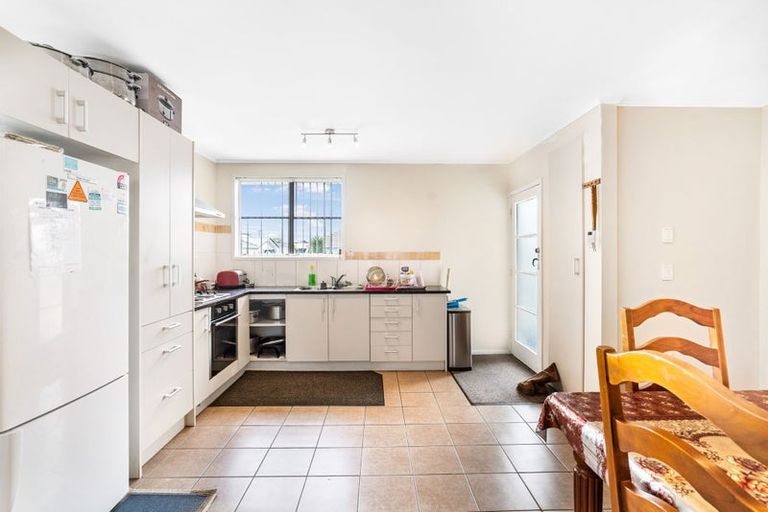 Photo of property in 15 Gardiner Grove, Mangere East, Auckland, 2024