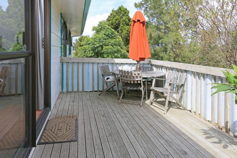 Photo of property in 5 Hueglow Rise, West Harbour, Auckland, 0618