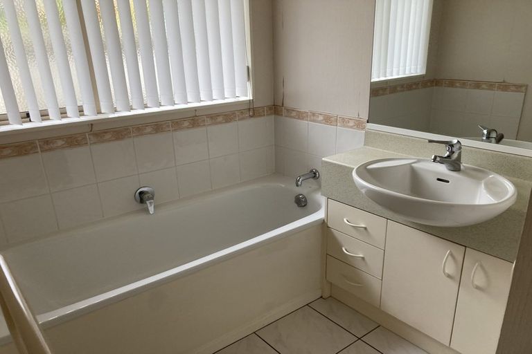 Photo of property in 32 Maurice Borich Place, Henderson, Auckland, 0610