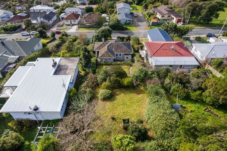 Photo of property in 38 Raroa Terrace, Tawa, Wellington, 5028