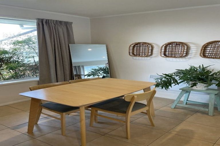 Photo of property in 1/281 Sunset Road, Sunnynook, Auckland, 0632