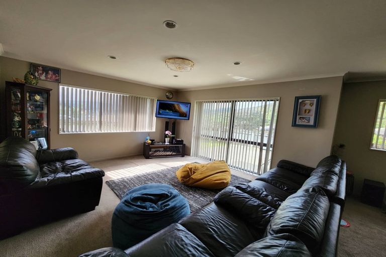 Photo of property in 46 King Charles Drive, Kingsley Heights, Upper Hutt, 5018