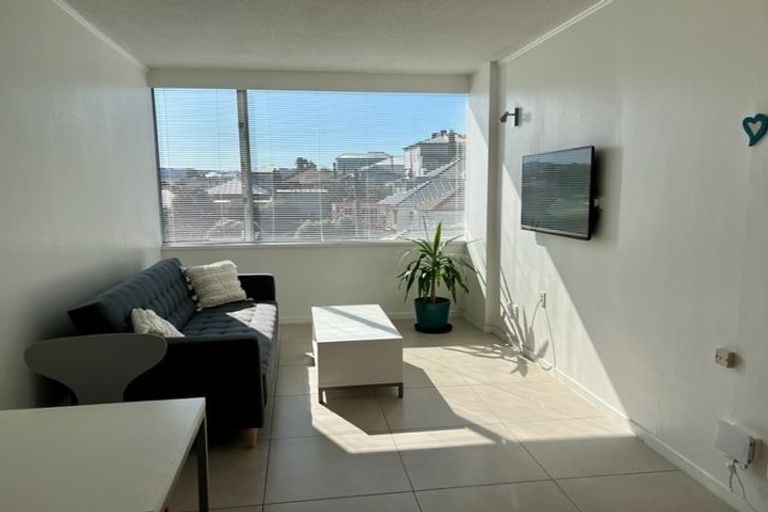 Photo of property in Beresford Apartments, 12/118 Russell Terrace, Berhampore, Wellington, 6023