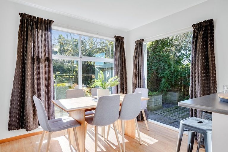 Photo of property in 30 Kowhai Street, Hamilton Lake, Hamilton, 3204