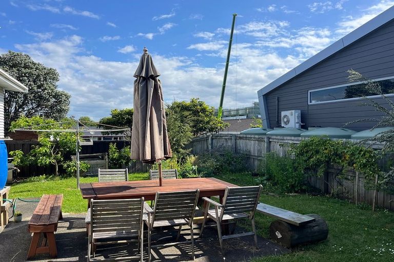 Photo of property in 158b Lake Road, Northcote, Auckland, 0627