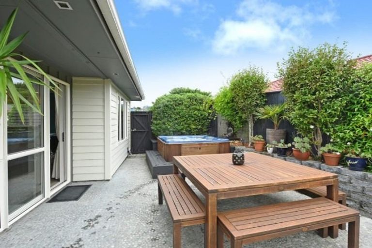 Photo of property in 9 James Nairn Grove, Riverstone Terraces, Upper Hutt, 5018