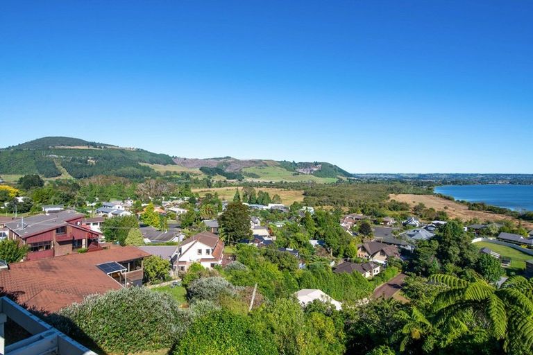 Photo of property in 10 Naera Place, Kawaha Point, Rotorua, 3010