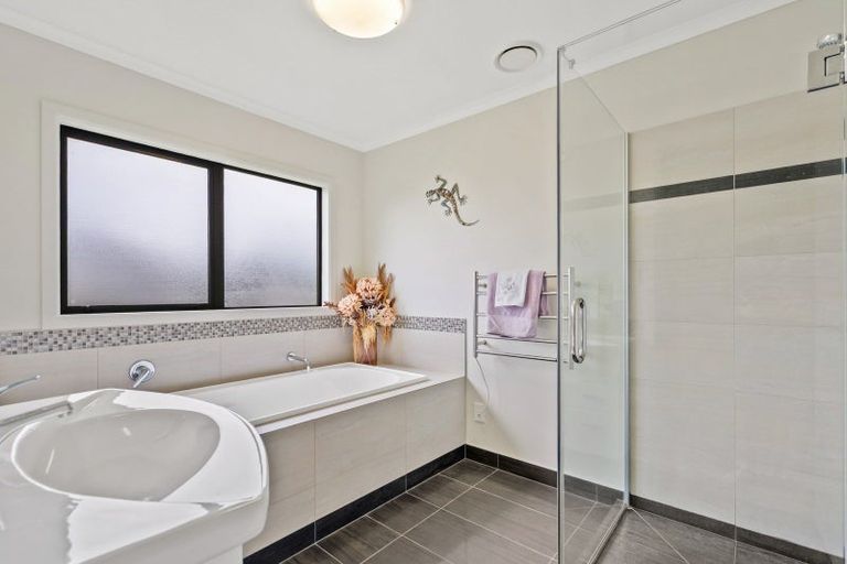 Photo of property in 16 Fred Carr Place, One Tree Point, 0118