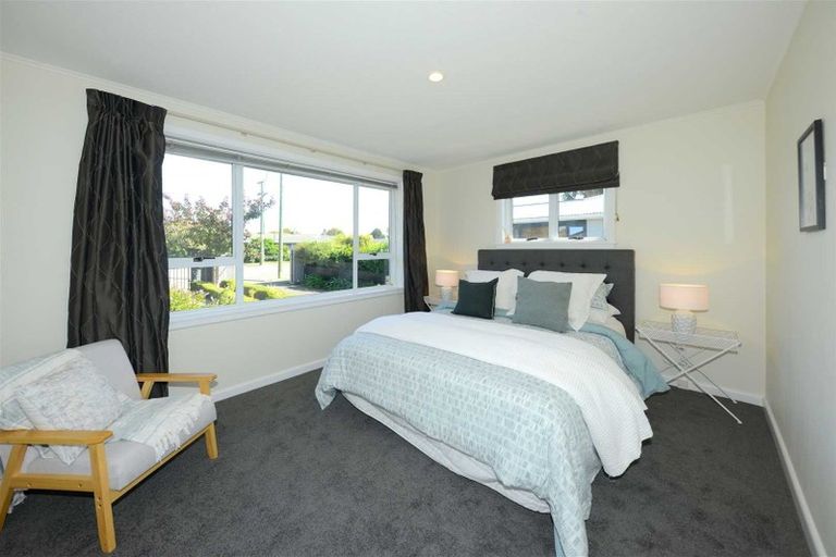 Photo of property in 39 Middlepark Road, Sockburn, Christchurch, 8042