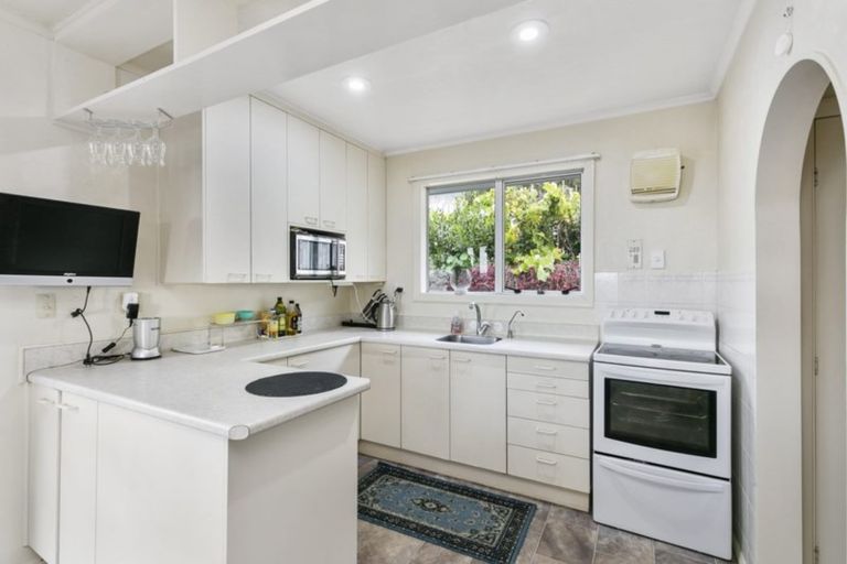 Photo of property in 22 Paparangi Crescent, Paparangi, Wellington, 6037