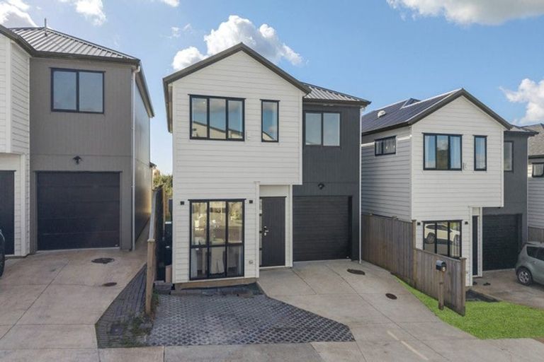Photo of property in 8 Frontier Lane, Flat Bush, Auckland, 2019