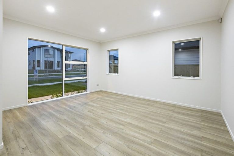 Photo of property in 17 Papareia Road, Karaka, Papakura, 2113