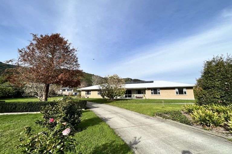 Photo of property in 3-9 Seddon Street, Waikanae, 5036