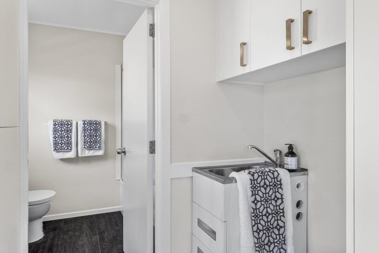 Photo of property in 6a Tallington Crescent, Torbay, Auckland, 0630