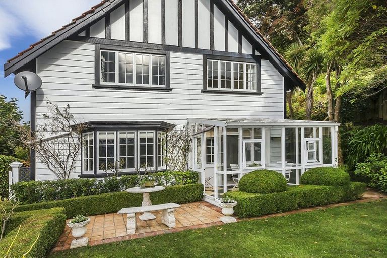 Photo of property in 2 Cluny Avenue, Kelburn, Wellington, 6012