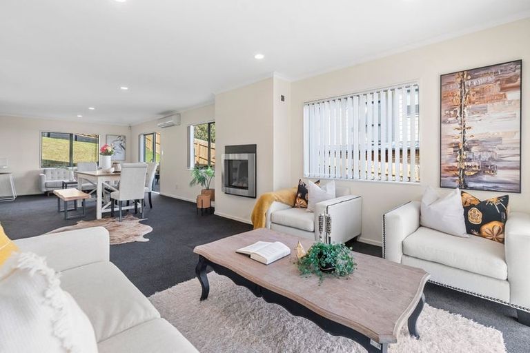 Photo of property in 1 Kittiwake Drive, Schnapper Rock, Auckland, 0632
