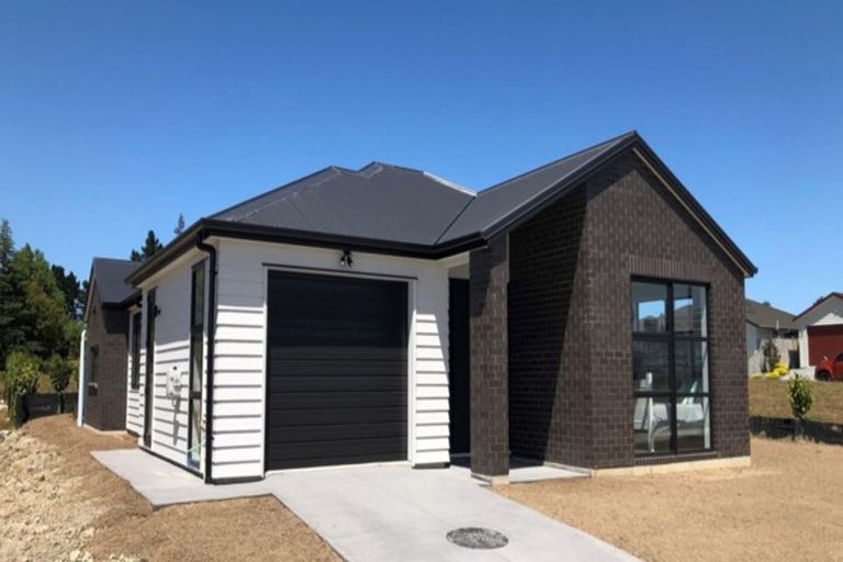 Photo of property in 53 Vinistra Road, Kumeu, 0810