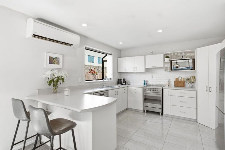 Photo of property in 3/118a Sawyers Arms Road, Northcote, Christchurch, 8052