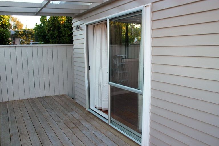 Photo of property in 3 Glen Marine Parade, Glendene, Auckland, 0602