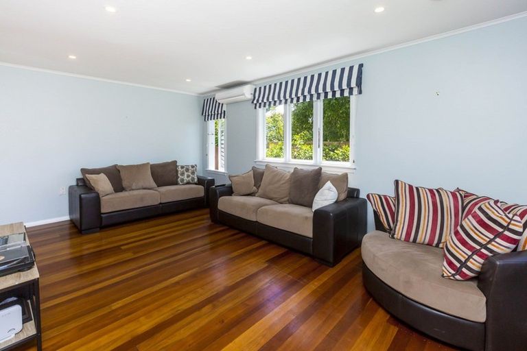 Photo of property in 32 Heretaunga Square, Silverstream, Upper Hutt, 5019