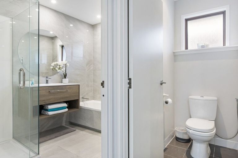 Photo of property in 8 Hamish Place, Sunnyhills, Auckland, 2010