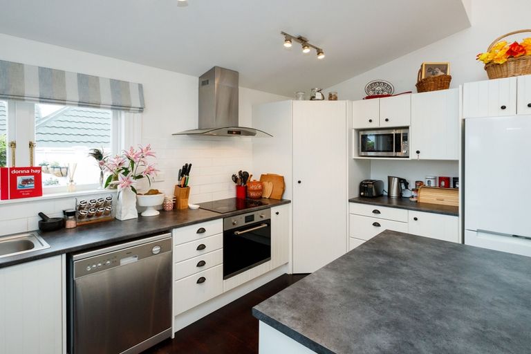 Photo of property in 11 Limbrick Street, Terrace End, Palmerston North, 4410