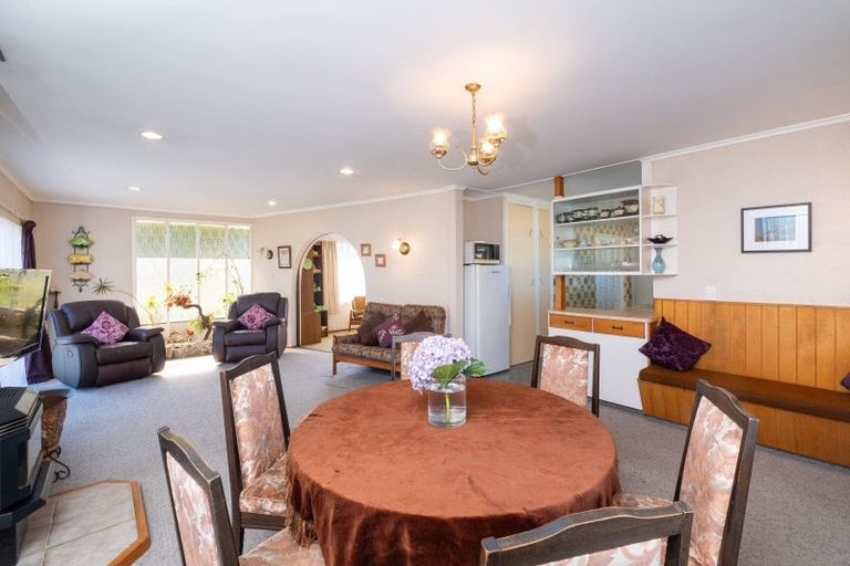 Photo of property in 6 Memorial Park Avenue, Haumoana, 4102