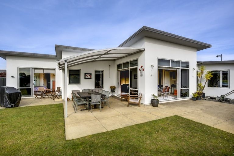 Photo of property in 52 Orotu Drive, Poraiti, Napier, 4112