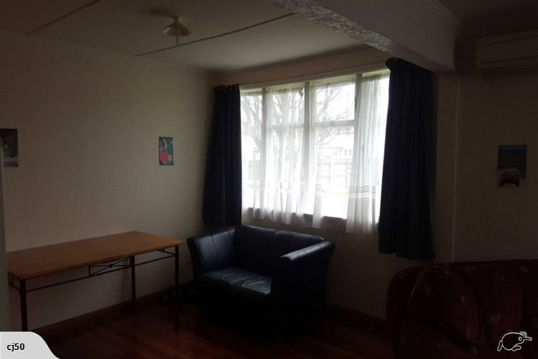 Photo of property in 19 Holland Crescent, Bulls, 4818