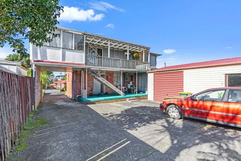 Photo of property in 9 Tiki Street, New Lynn, Auckland, 0600
